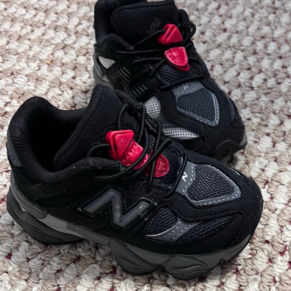 New Balance Kids' Black and Pink Sneakers
